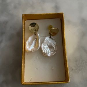 Fresh water Pearl and gold earrings